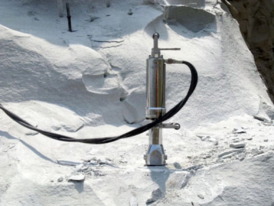 巖石分裂施工現場